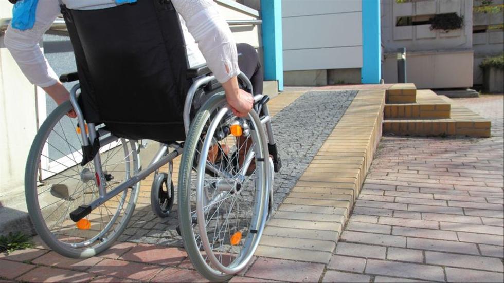 La Generalitat convoca ayudas por cinco millones para mejorar la accesibilidad de edificios públicos