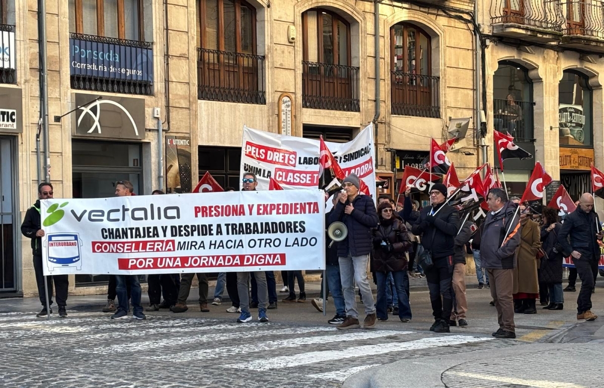 Manifestación en Alcoy para reivindicar mejoras laborales en La Alcoyana y un transporte digno