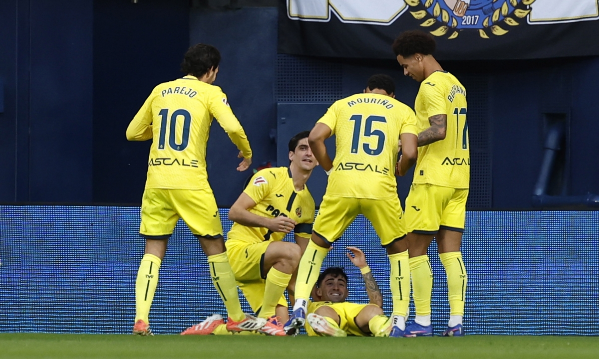 En Villarreal se juega a lo que diga Moleiro: el Submarino bate al Alavés en la segunda parte