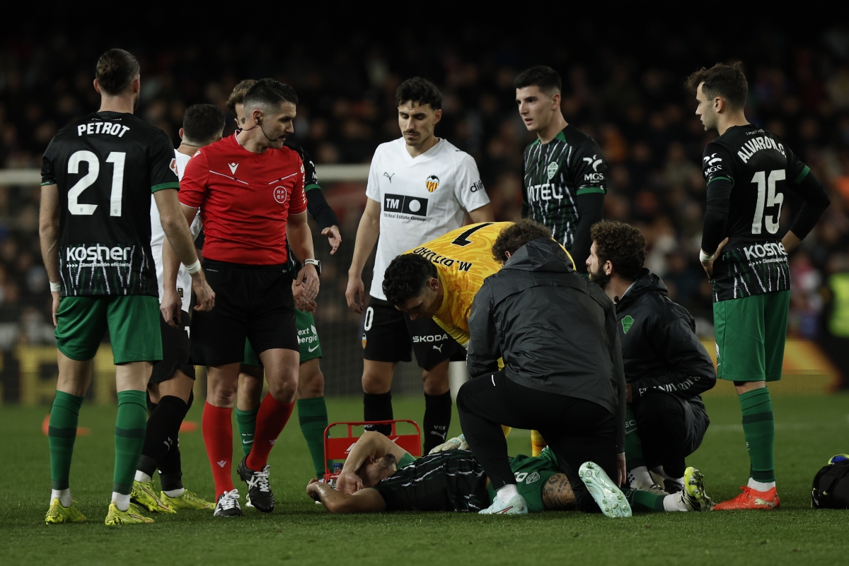 Bigas se retira en camilla