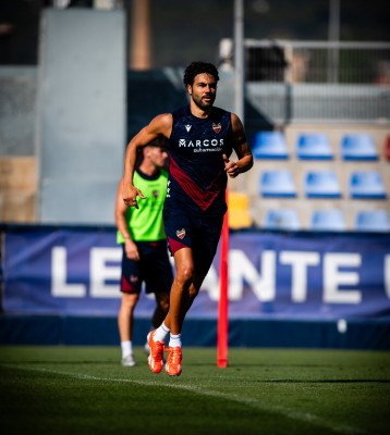 El Levante inscribe a Iborra sobre la bocina
