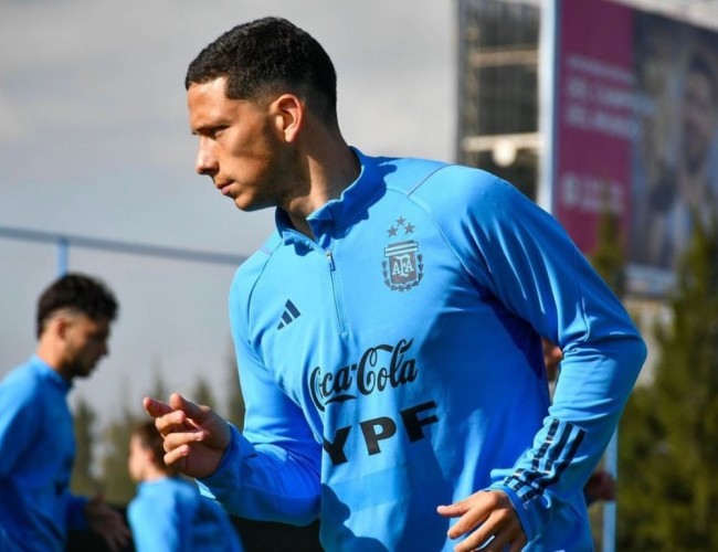 La demora en la obtención del visado complica que 'El Tanque' juegue ya con el Elche CF