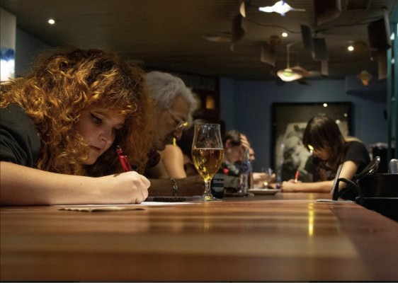 'Los Lunes Literarios' regresan al Café El Sur con su tradicional desafío de escritura rápida
