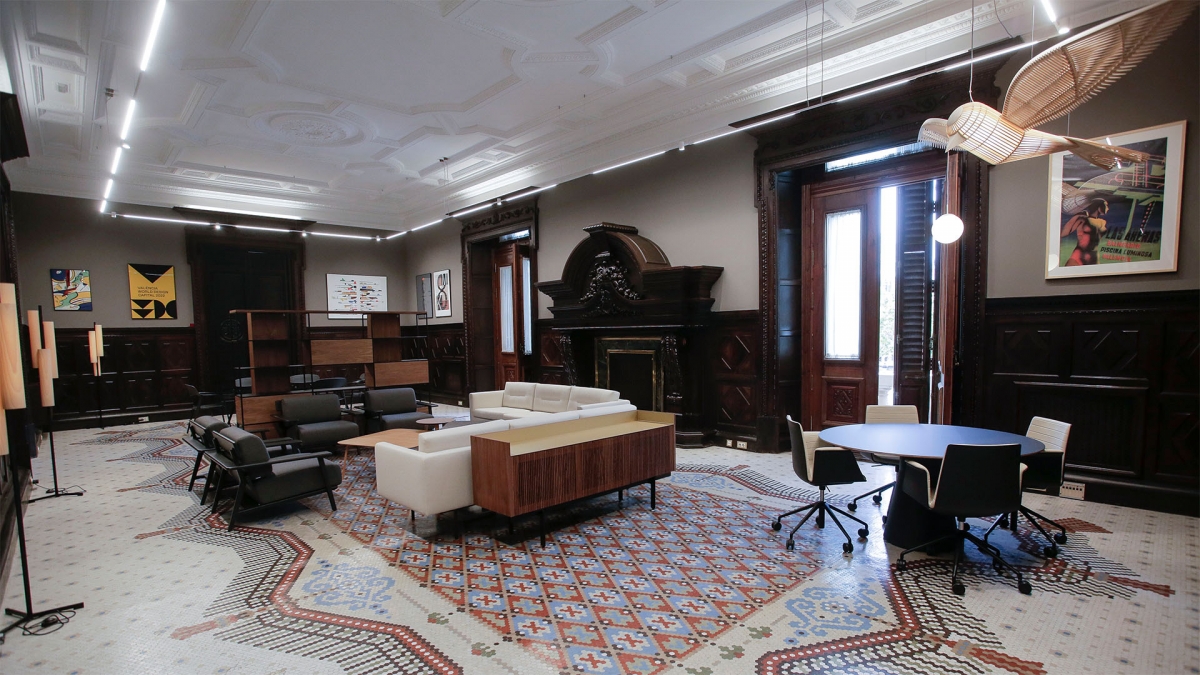 Salón de la Chimenea tras la redecoración de 2021.