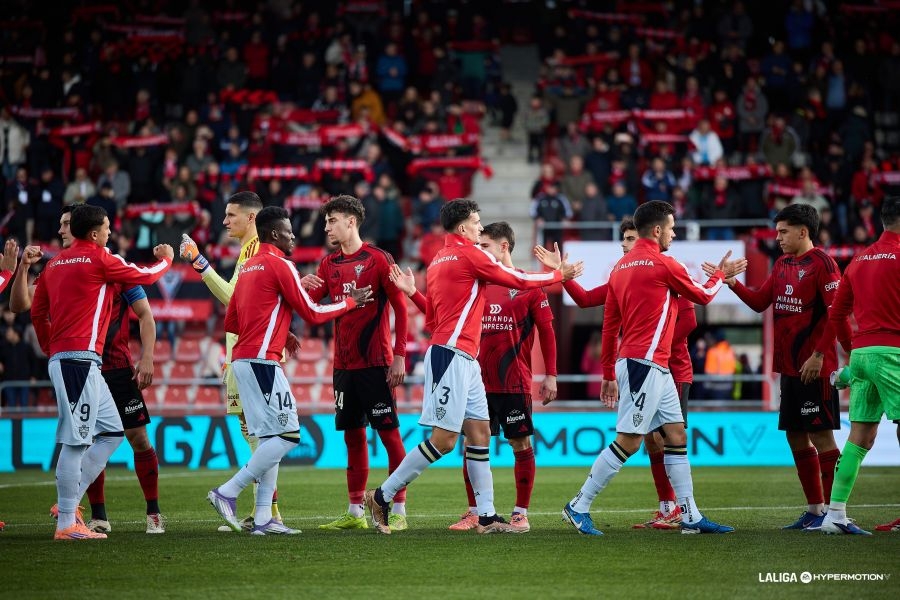 Cedidos Valencia CF: Iker Córdoba y Alberto Marí siguen en el pozo con el Mirandés