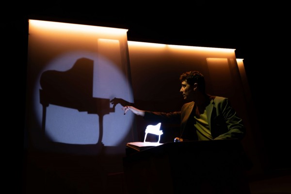 'aLUZina', un espectáculo de magia y teatro de sombras sobre las singularidades científicas e históricas de la luz