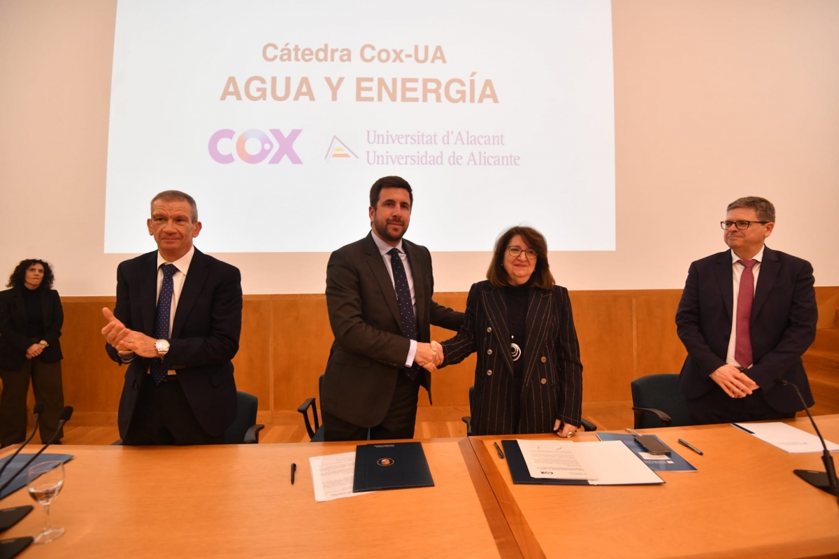La nueva cátedra Cox-UA se centrará en abaratar la desalación, reutilización y el uso de energías renovables 