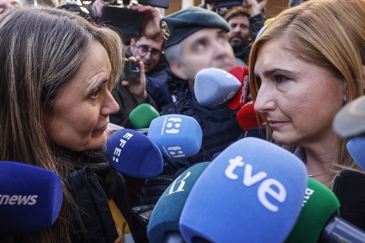 La exconsellera Pradas se acerca a las víctimas de la Dana: 