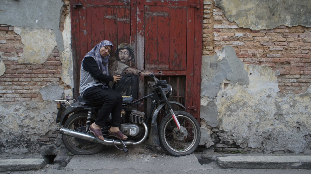Los sorprendentes murales de una isla de Malasia fotografiados por Vidal Coy: exposición en La Innovadora de Murcia