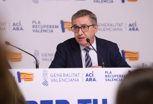 El conseller Rovira se estrena en el CPFF más caliente de los últimos tiempos 