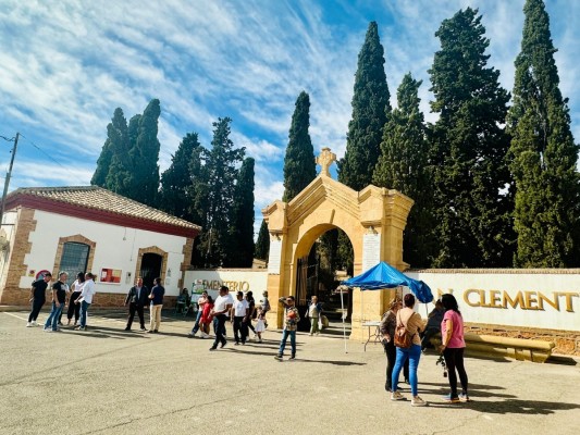 El Cementerio San Clemente de Lorca estrena visitas guiadas: un paseo por la historia, las familias pudientes y los personajes ilustres de la ciudad