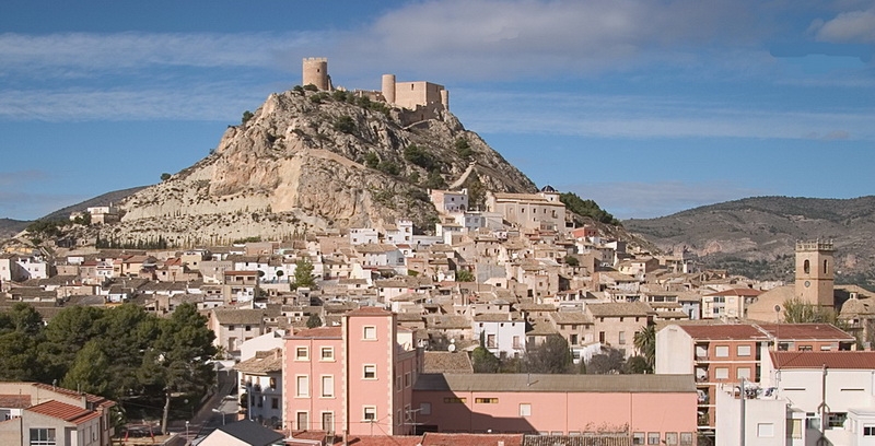 Castalla premia trayectoria y dedicación de personas y colectivos en la gala 'Reconeixements 2025'