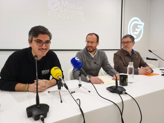 El suelo industrial se 'cuela' en la oferta cultural de la UA en Alcoy junto a eventos sobre libros y charlas