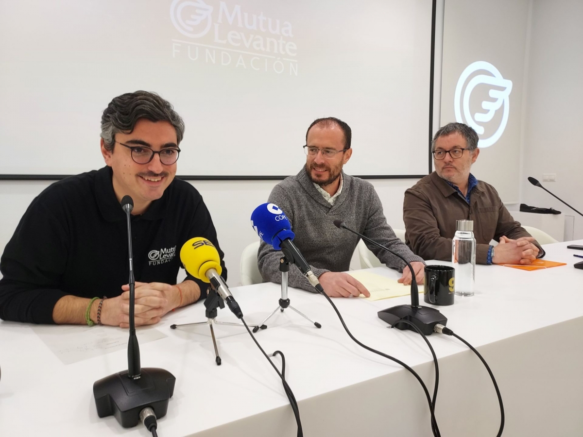 El suelo industrial se 'cuela' en la oferta cultural de la UA en Alcoy junto a eventos sobre libros y charlas