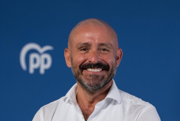 El político y escritor Jaime de los Santos presenta su novela 'El evangelio según Caravaggio' este jueves en el Casino de Murcia