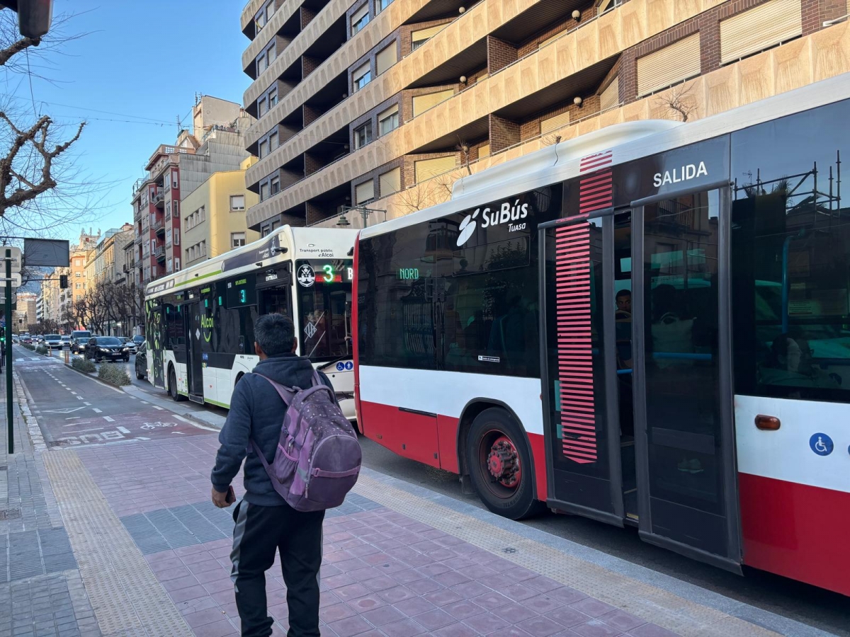 El bus urbano de Alcoy suma 2,2 millones de viajeros: una cifra histórica y tras crecer un 65% en una década
