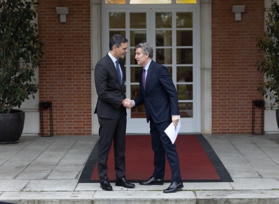 Sánchez y Feijóo se reúnen este lunes en Moncloa para hablar de Ucrania y la política de defensa, en un clima de tensión