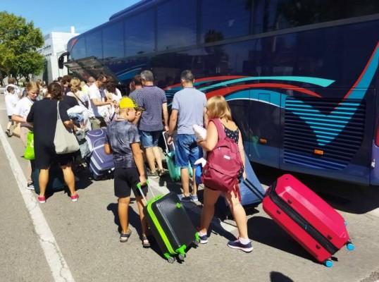 Vuelven a Ucrania este domingo los menones acogidos el verano por familias valencianas