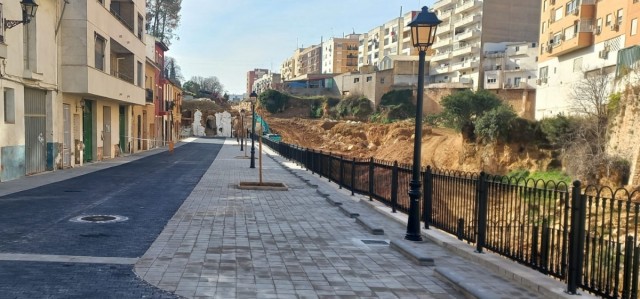 Chiva culmina la renovación integral de la calle San Isidro con protección especial frente a riadas