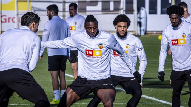 Gayà y Tárrega no se entrenan en el penúltimo entrenamiento antes de la Copa