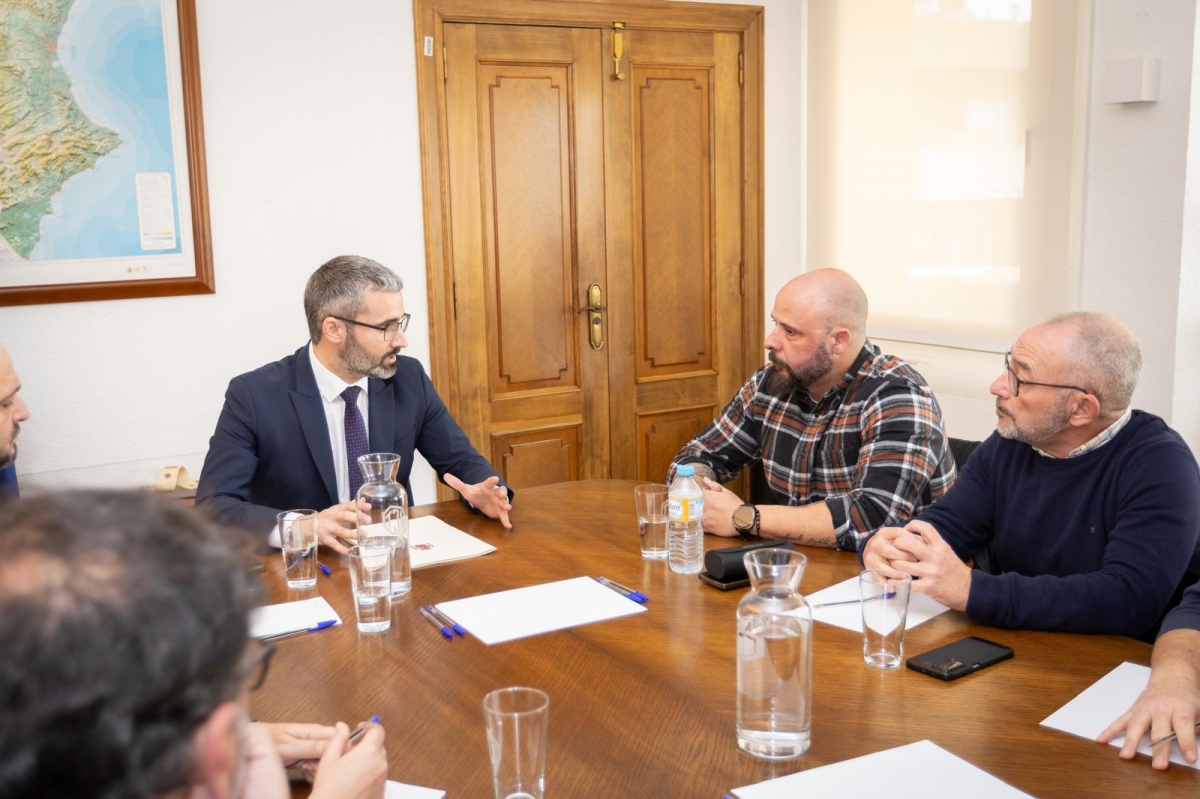 Lucas propone una mesa de diálogo para salvar los empleos de Sabic Cartagena; la reindustrialización del complejo, última alternativa