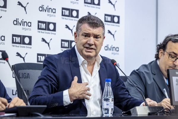 El Valencia CF abre el casting para fichar un central