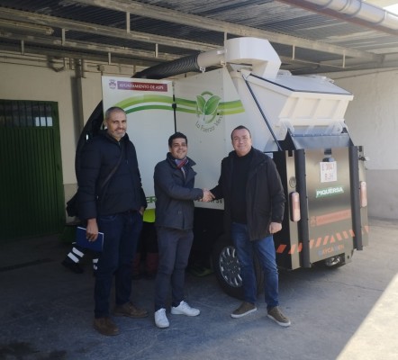 Aspe refuerza la limpieza viaria con una nueva barredora de 155.000 euros