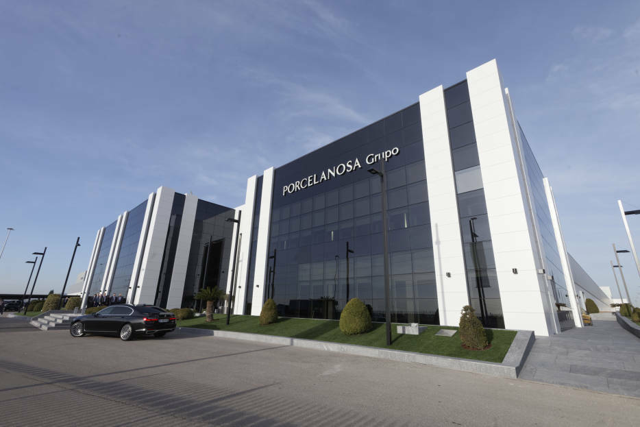 Las ventas en el mercado nacional mantienen a Porcelanosa por encima de los 900 millones