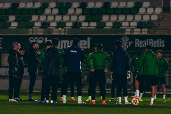 El Elche CF disputa en Sevilla un partido sin red ante el Real Betis