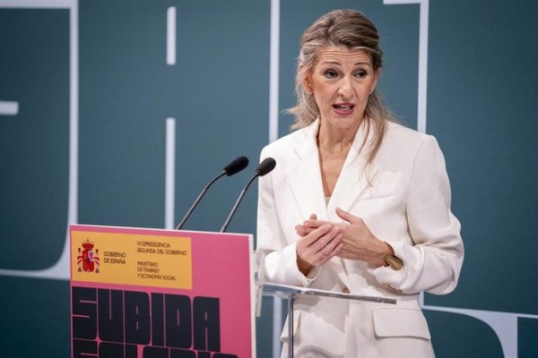 Trabajo aprobará entre mediados y finales de este mes la subida del SMI hasta los 1.221 euros al mes