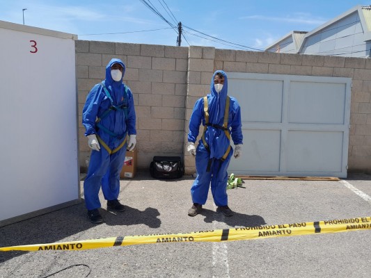 Llíria retira los vertidos de fibrocemento depositados de manera ilegal en la vía pública
