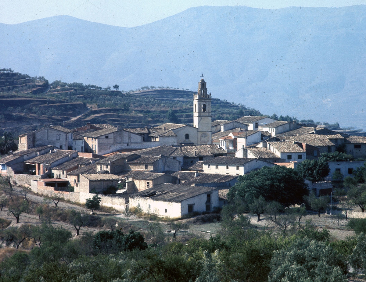 Benillup, con 110 habitantes, lucha por seguir teniendo cartero tras jubilarse el titular