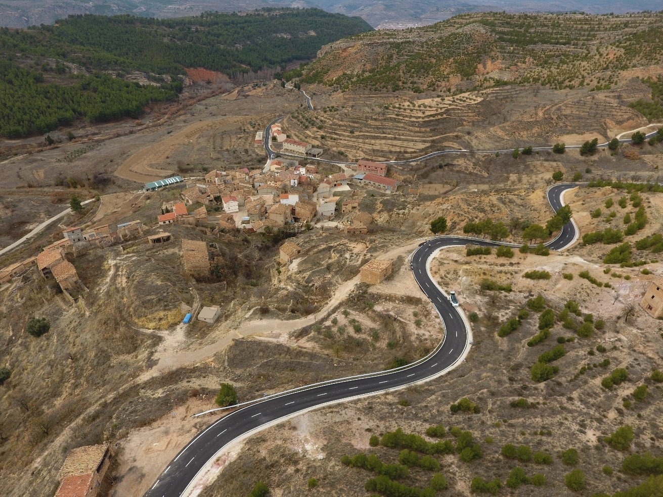 La carretera de Ademuz atraviesa varias zonas rurales. Foto: DIPUTACIÓN DE VALENCIA - 