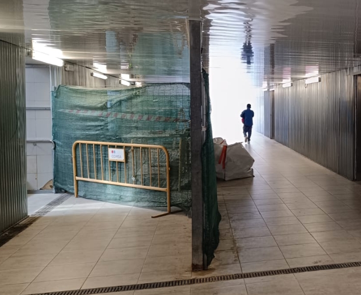 Estación de Alfafar vallada y sin tornos.