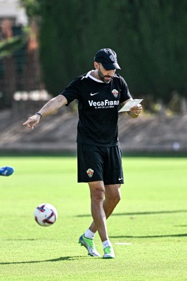 El Elche busca salida a Álex Martín y 'Cris' Salvador