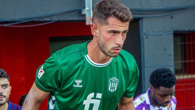 El Eldense confirma la salida del portero Andoni Zubiaurre en el último día de mercado de verano