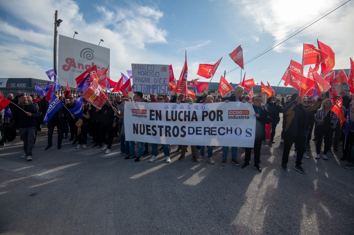 La protesta de los trabajadores despedidos de Analco en Elche, en imágenes