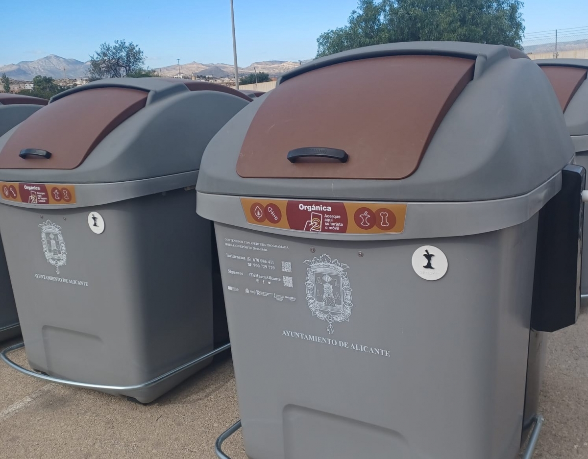 Los contenedores marrones, específicos para los residuos orgánicos.