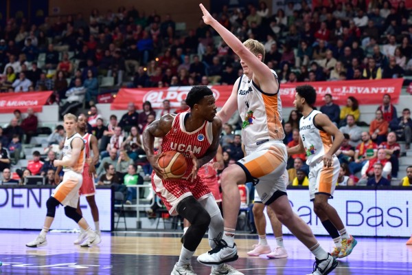 El UCAM CB reacciona a tiempo y roza los cuartos en la FIBA Copa de Europa