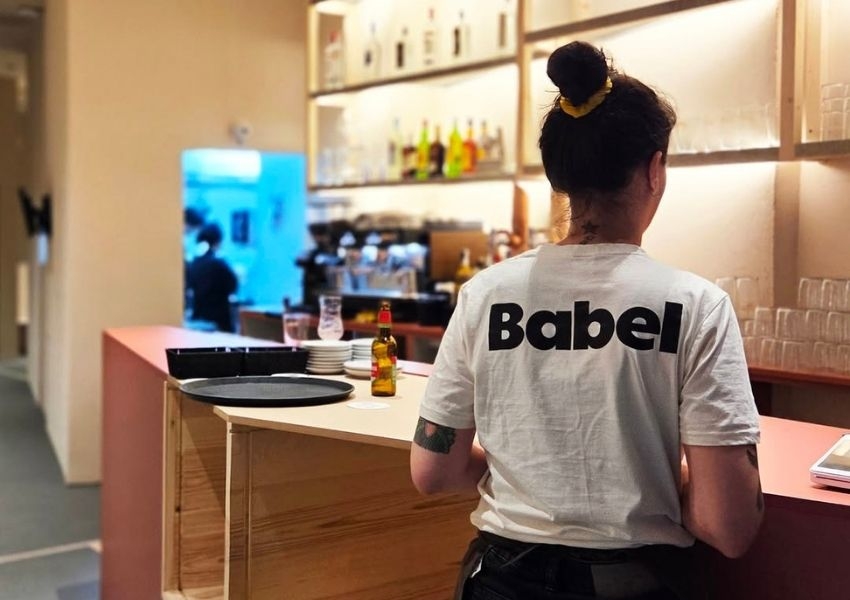 El bar del Babel, donde la experiencia cinematográfica se digiere
