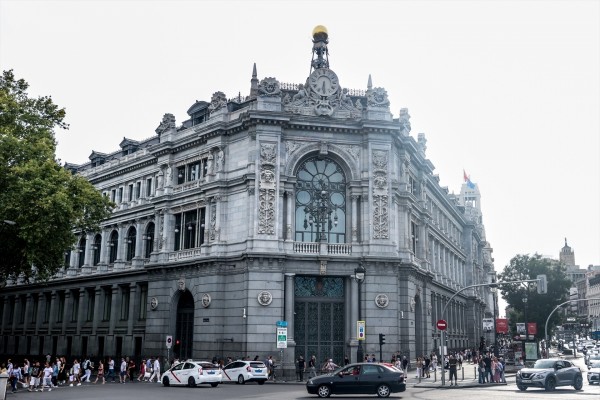 El Tesoro coloca 6.484 millones en deuda a medio y largo plazo y recorta la rentabilidad ofrecida a inversores