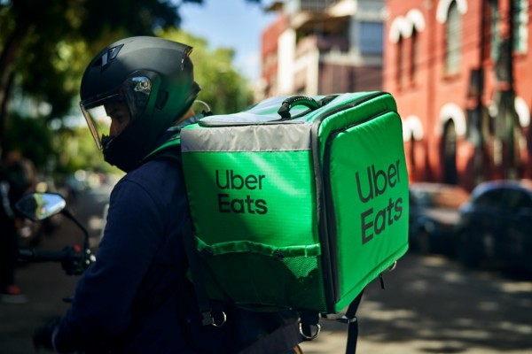 Uber Eats dejará de trabajar con repartidores autónomos en España