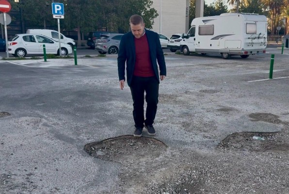 El PSOE de Elche, sobre el abandono del solar del Palacio de Congresos: 