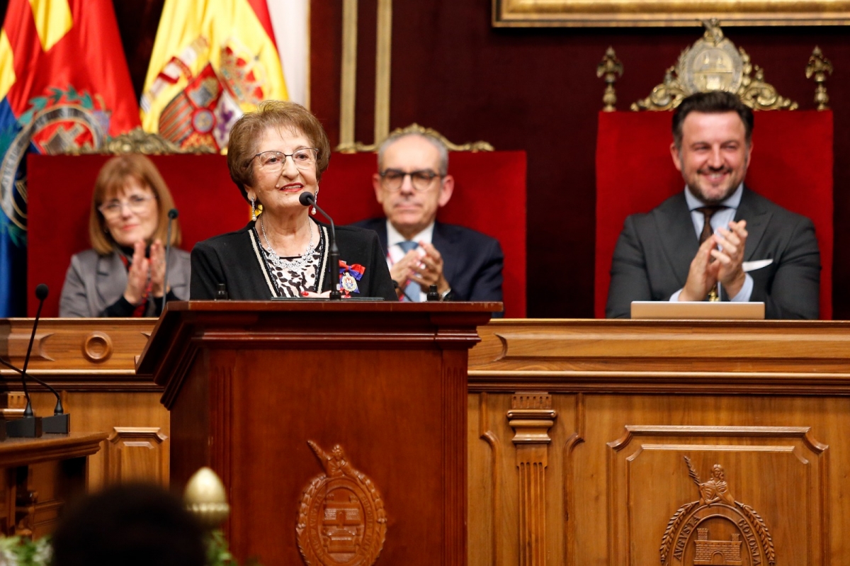 El Ayuntamiento nombra a la locutora de radio Reme Sanz como Hija Adoptiva de Elche