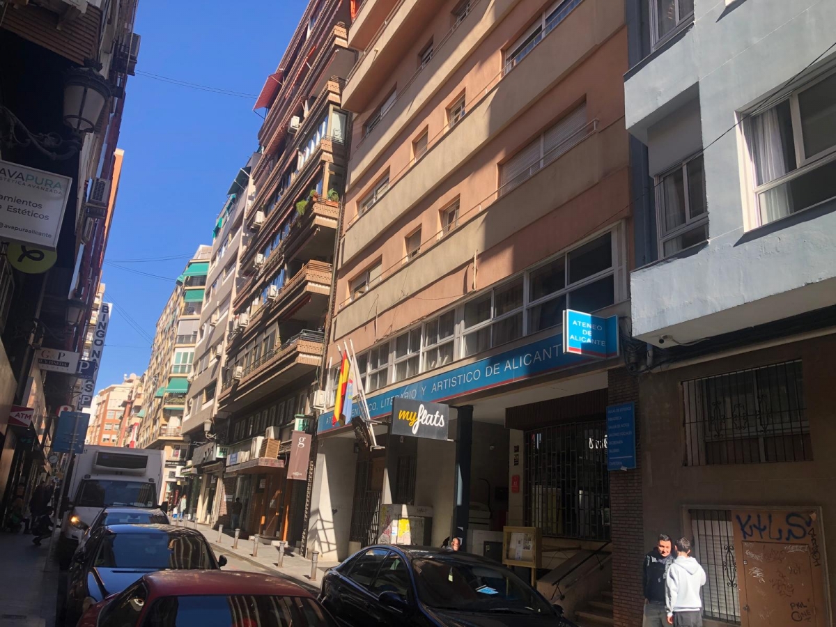 Operación inmobiliaria en el Centro de Alicante: Ktesios vende el bloque turístico de Myflats en Navas