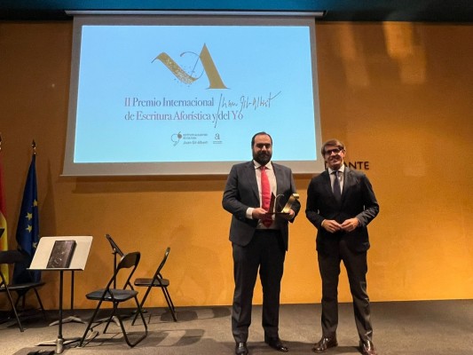 Raúl Ordás recibe el II Premio Internacional Juan Gil-Albert de Escritura Aforística y del Yo