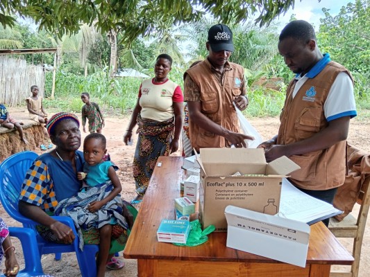 Fundación Hefame lleva medicamentos esenciales y atención sanitaria a más de 10.000 personas en Togo