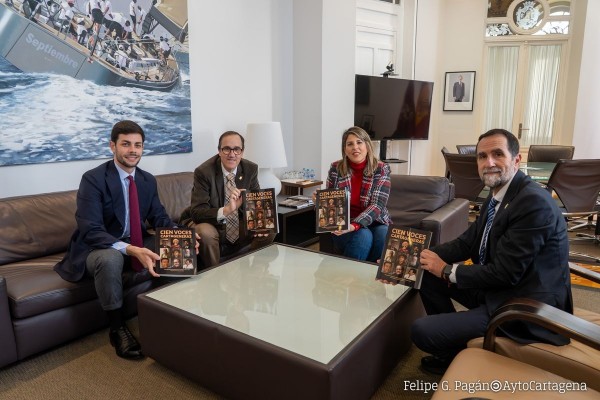 El libro 'Cien voces de Cartagena' recorre la historia de la ciudad a través de personajes como La Charito, Antonio 'El lotero' o Paco 'El nabo'
