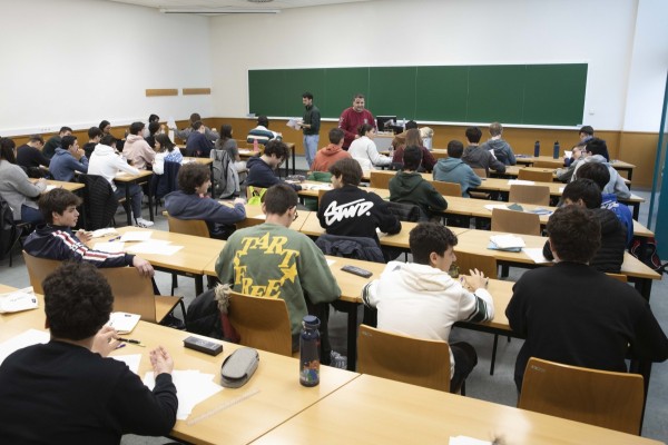 Más de 50 estudiantes de 17 centros: la UJI inicia las Olimpiadas Académicas con la fase de matemáticas