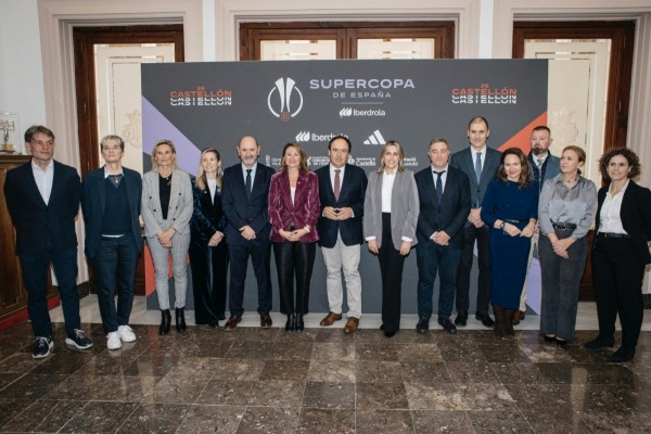 Más allá del fútbol: Castelló 'abraza' la Supercopa femenina con música en directo, charlas o visitas